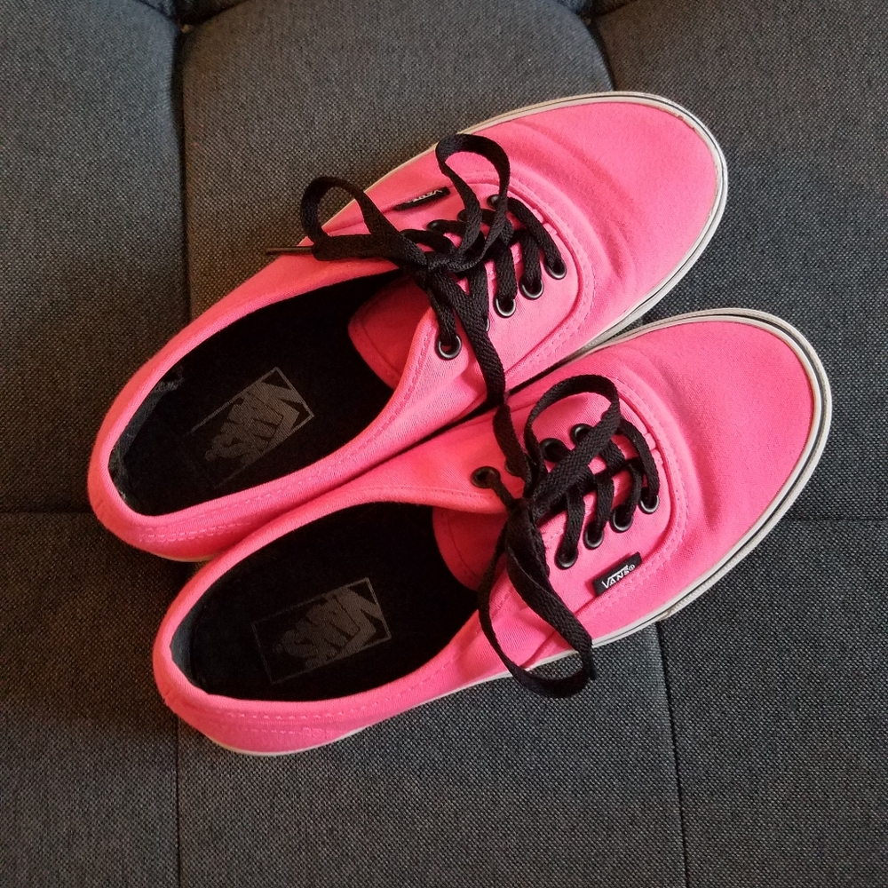 VANS hot pink/black low top W8.5/M7